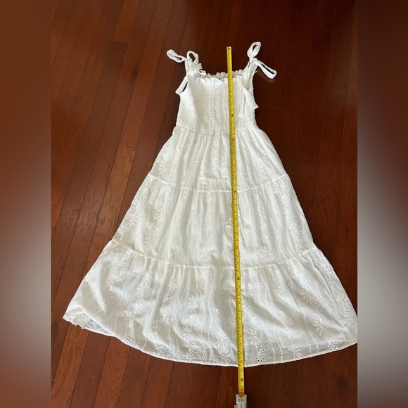 SHEIN Mulvari Shirred Knot Shoulder
Ruffle Hem Schiffy MIDI Dress Size M
White - Picture 10 of 14